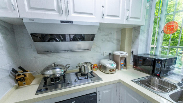 粉色|装修婚房，客厅蓝色梦幻似海洋，主卧装成粉色尴尬了