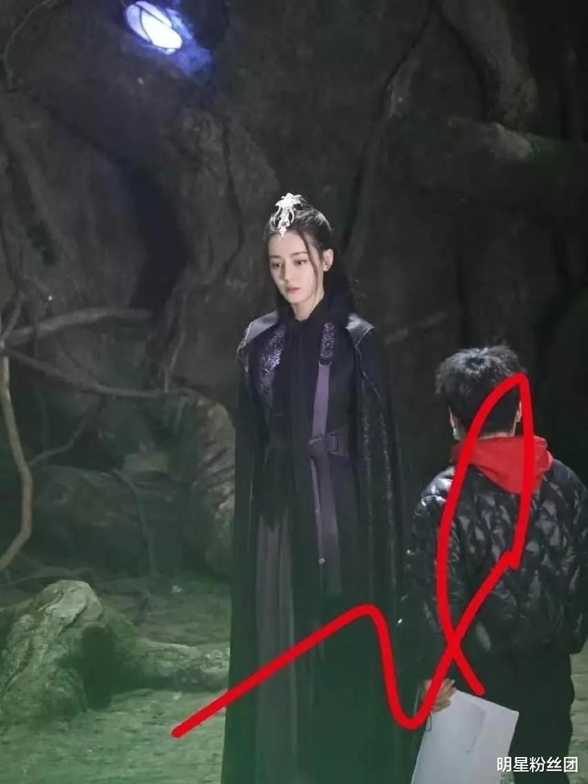 迪丽热巴|迪丽热巴新剧《驭鲛记》完整造型，头饰很吸睛，你喜欢吗？