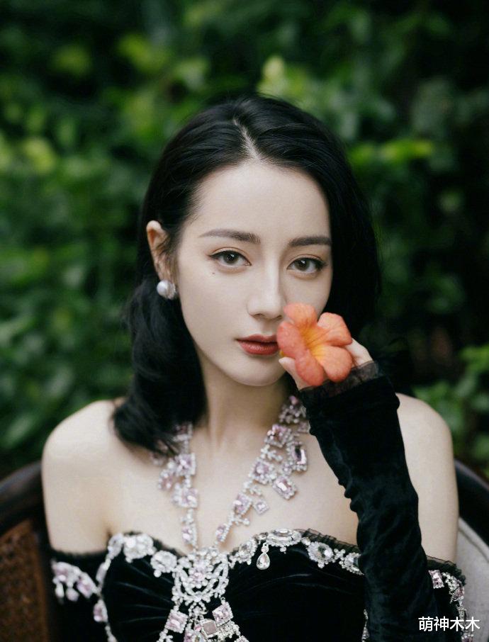 迪丽热巴|迪丽热巴生图引热议，粉丝斥摄影师恶意P图，对方怒曝原图视频
