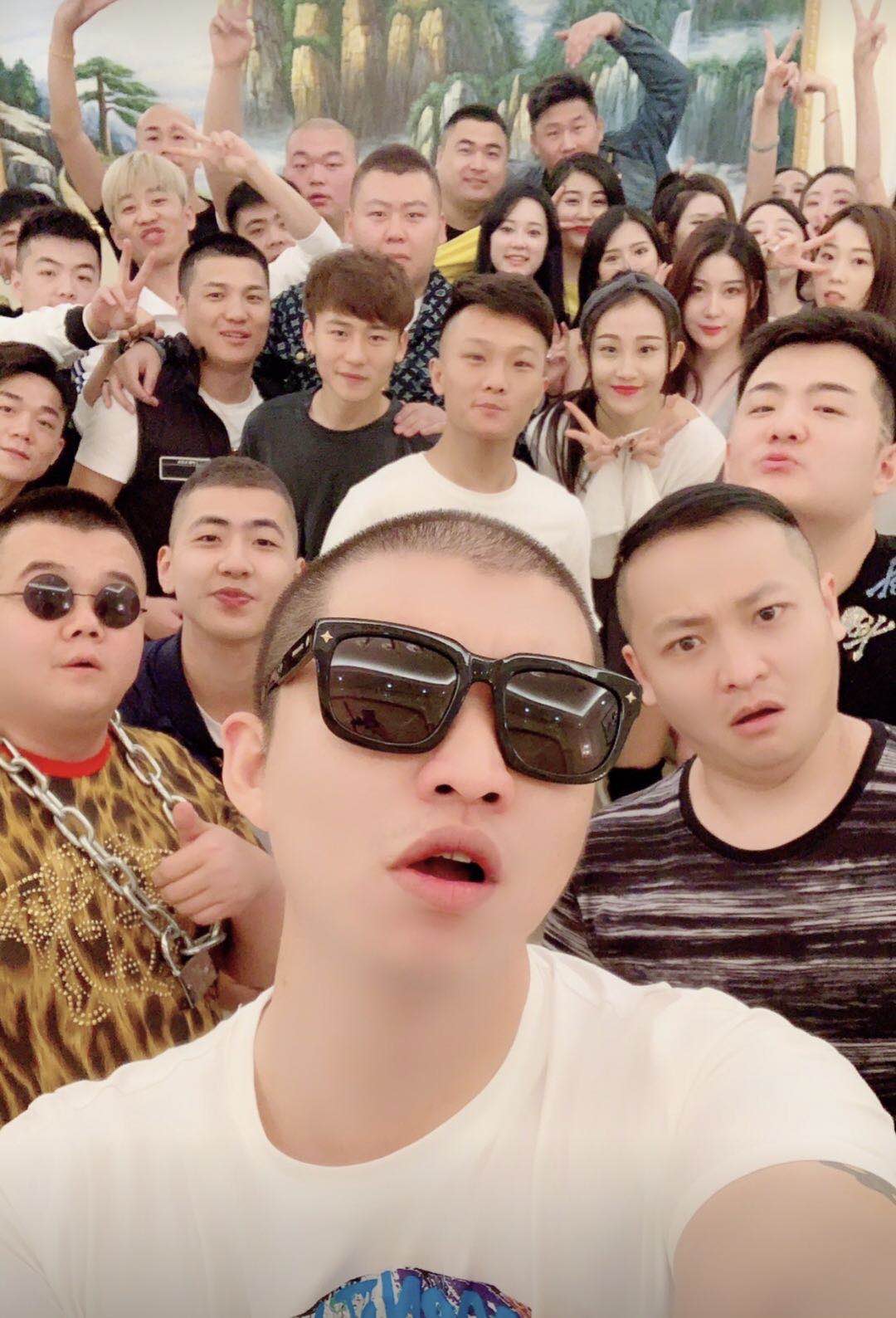 |二驴被官方除名，疑似退出耐撕大会；天佑回应账号被封