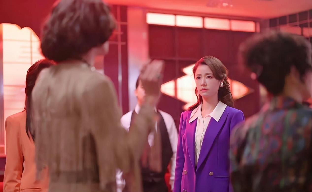 林心如|林心如演绎成熟女性穿搭风，时髦不老气，一点都不像40岁的女人