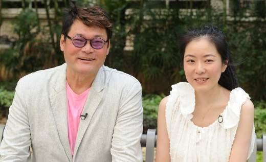 男团|61岁港星定居内地，投资两百万开店，与小18岁娇妻结婚15年无子