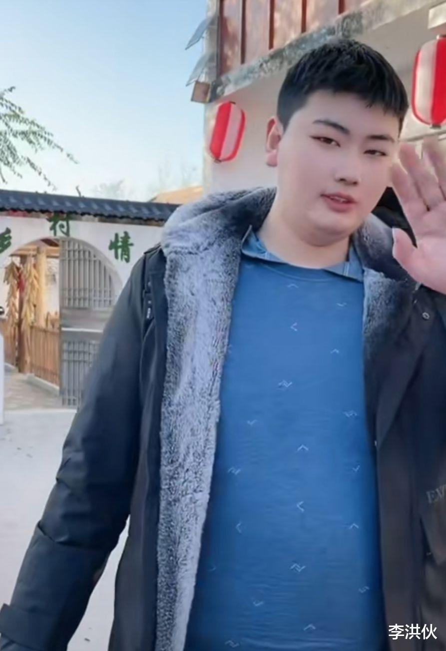 朱单伟|朱单伟成抢手货，离婚后立马相亲，被与亚男同名的女生拉横幅求婚