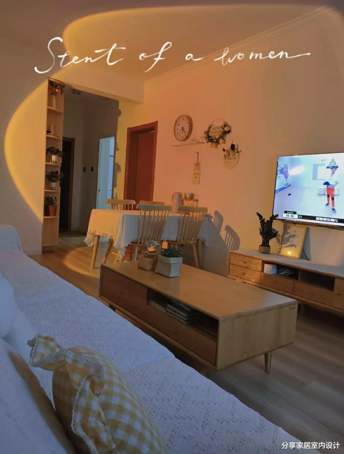 她家太会装修啦，不做吊顶不做电视墙，全屋耐看又温馨，令人羡慕