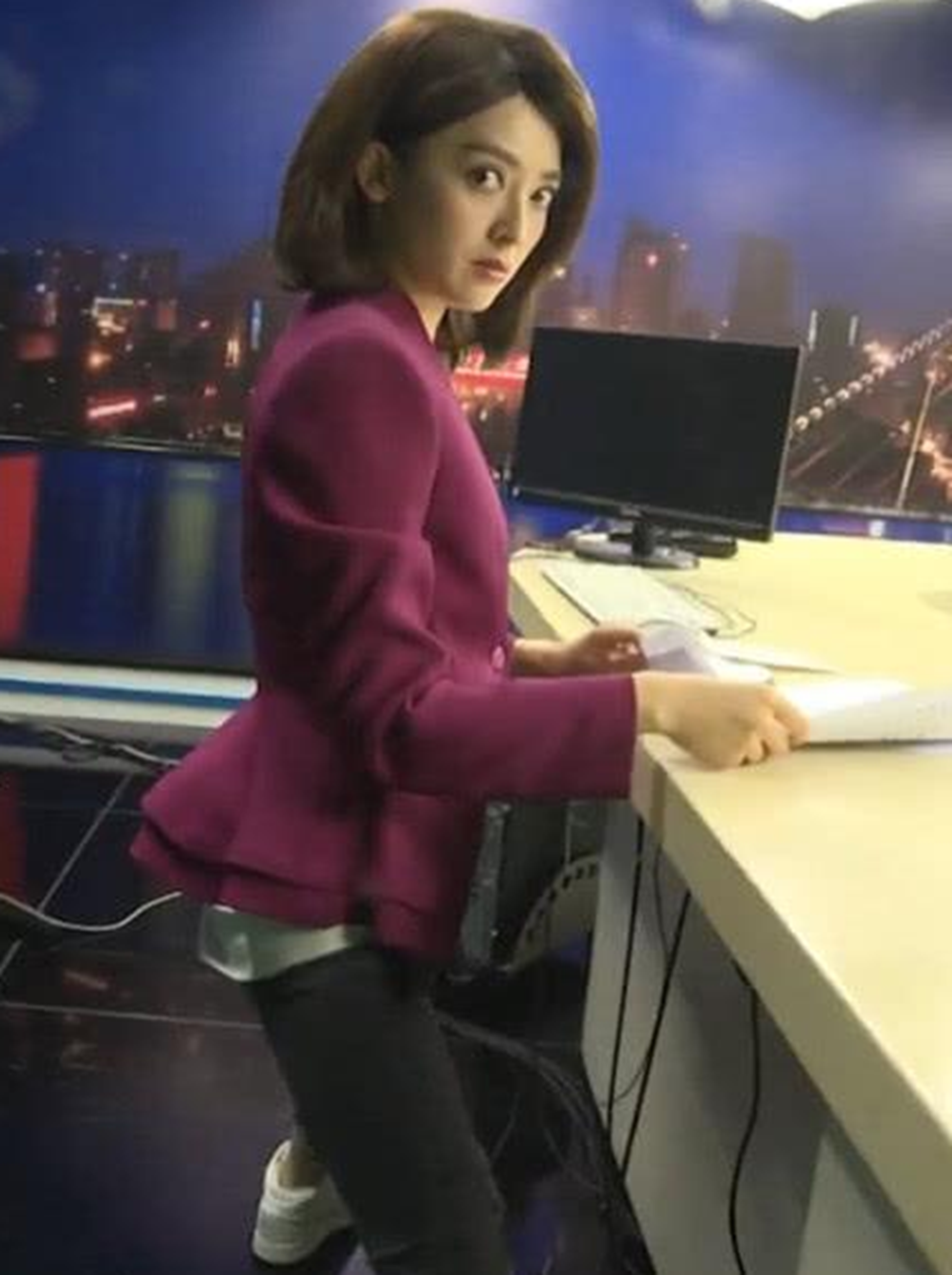 女主播|新闻主播：上半身穿得有多正经，下半身就有多“清新脱俗”