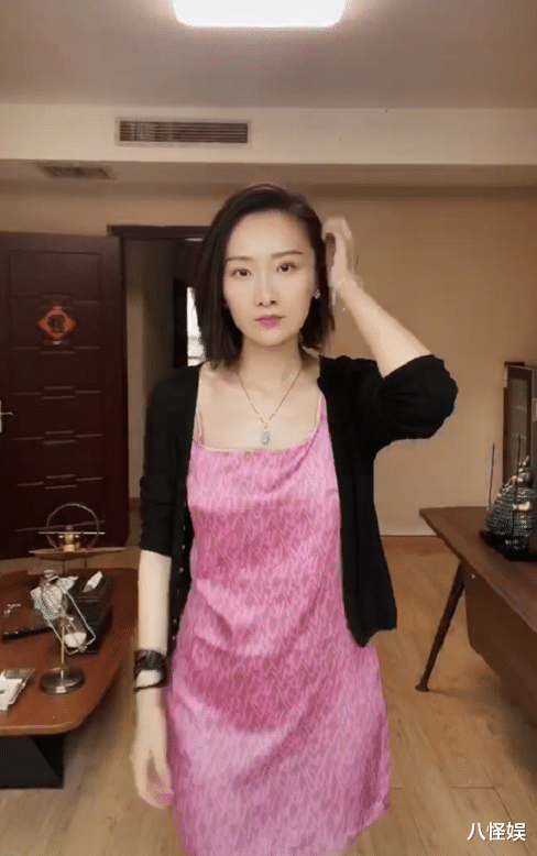 肖涵|“慕容云朵”肖涵出月子瘦15斤，与老公首同框秀恩爱，夫妻相十足