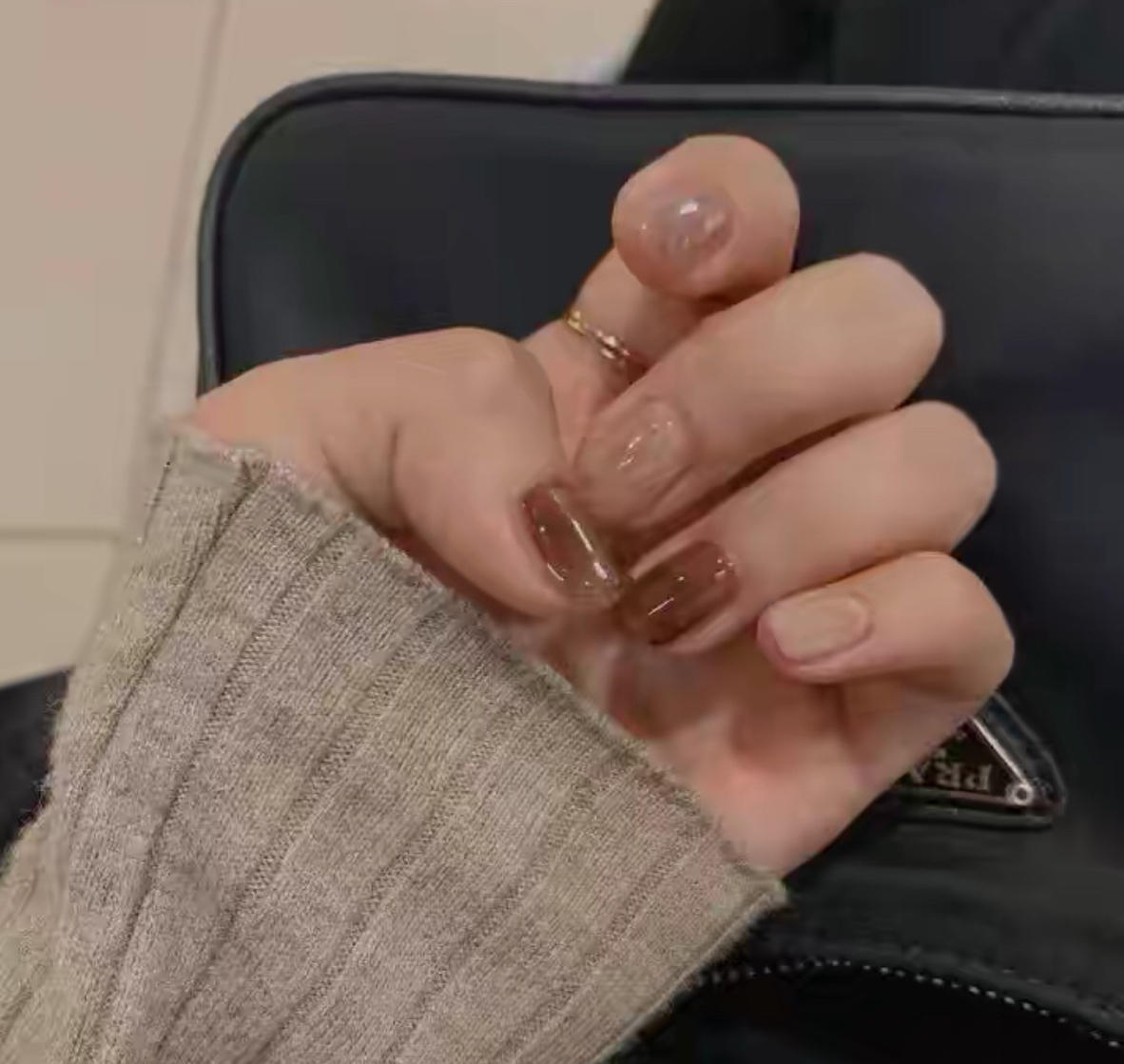 发型|郭碧婷真有阔太范，做指甲都镶“金链子”，果然是不用做家务的人