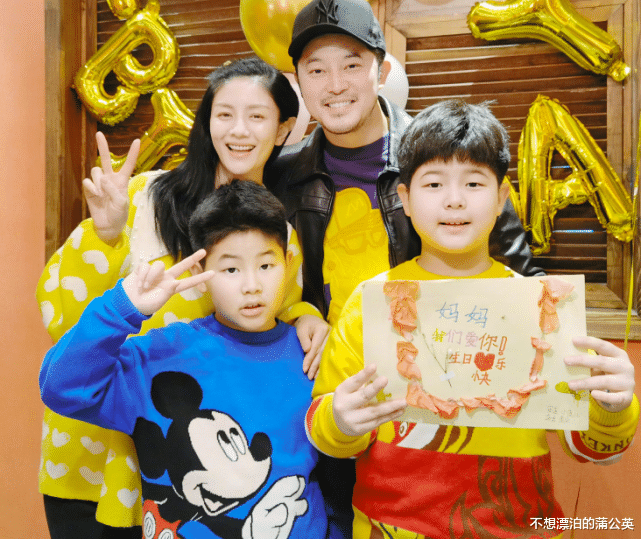 胡可|沙溢为胡可庆生，两个儿子画贺卡超暖心，10岁安吉“包子脸”比爸爸还显胖