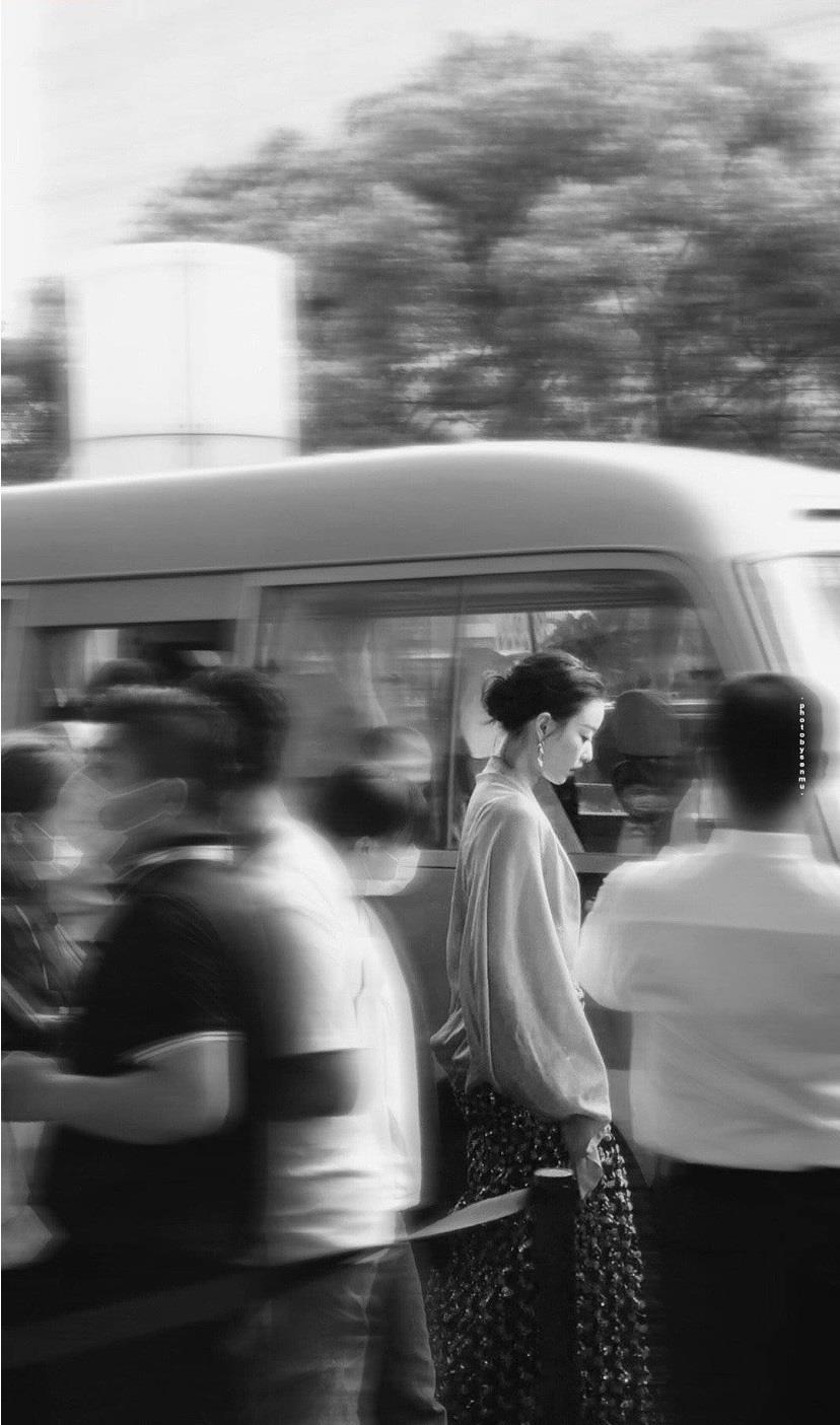 迪丽热巴|倪妮——人群中白成一道光！