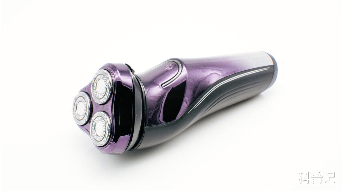 剃须刀片是怎样制造的？先高温火烤后冰镇，锋利无比的秘密就在这