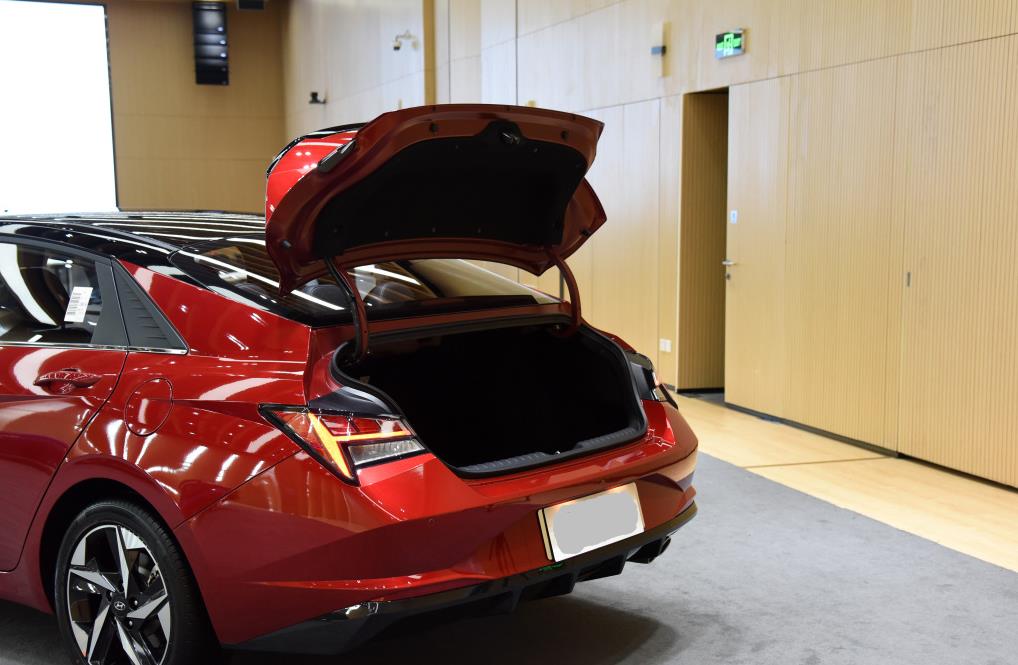 现代伊兰特|又一合资发飙！比A4L漂亮，轴距2720油耗4.9L，不给卡罗拉留活路