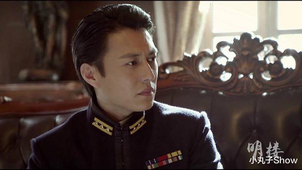 李佳|靳东老婆李佳久违晒娃,休闲打扮秀纤细大长腿,二婚嫁靳东被宠溺