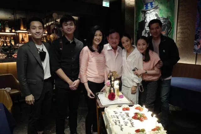 晓说时尚儿|英拉流亡生活太壕,三代同框都穿香奈儿,让奥巴马看呆的基因太强