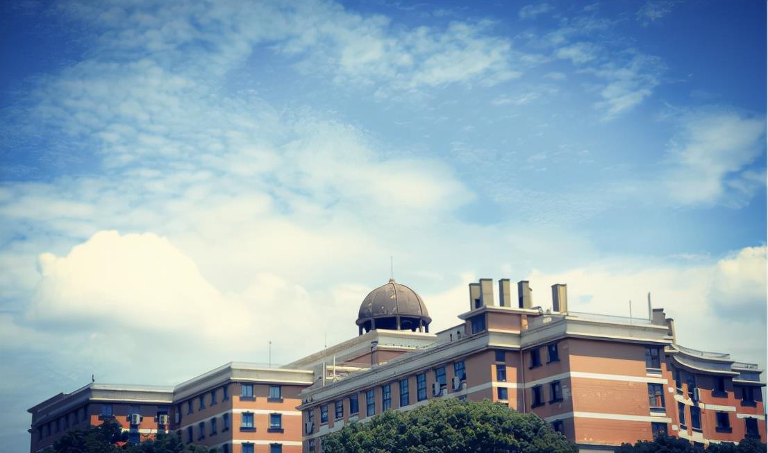 一更育儿|湖南多所高校学费太高,学生吐槽“念不起”,民办本科值得读吗?