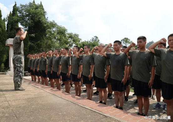 中华青年正能量 今年首例逃兵名单产生，通报批评只是开始，户口本上印的字太丢人