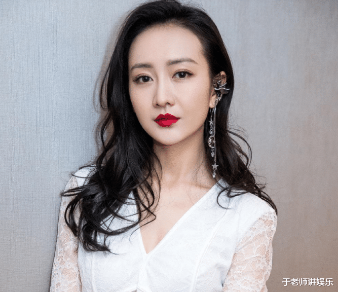 王鸥|王鸥新恋情曝光?和小鲜肉十指相扣亲密进酒店,杨幂发动态内涵