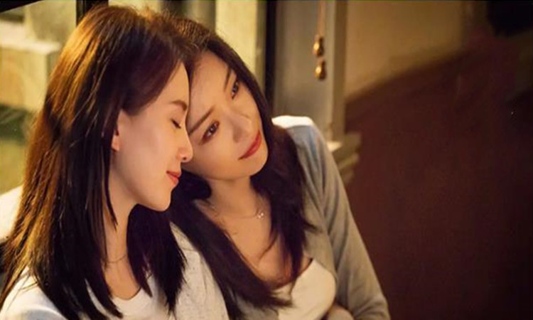 三束光 大年初一，刘诗诗买100张电影票支持好友杨幂的《刺杀小说家》