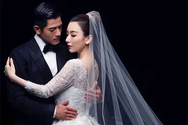 郭富城|身家20亿，让老婆坐经济舱的郭富城，鸡贼到了什么程度？