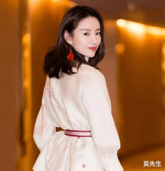 王丽坤|从白莲花到毒蘑菇,董洁的沉浮史,她能靠好演技扳回口碑吗?