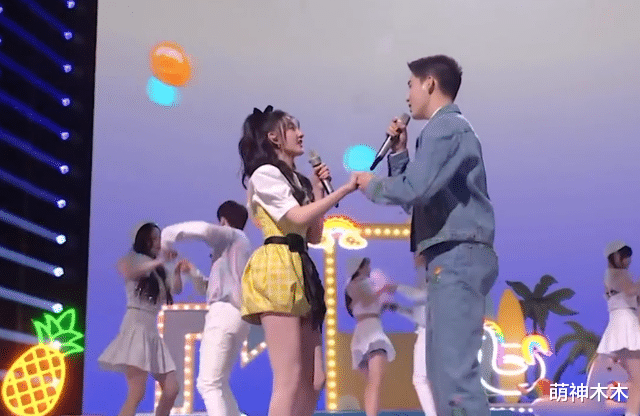 丁美兮|跨年晚会顶流也翻车！王一博胖到不见下颌线，杨幂“夹子音”被嘲