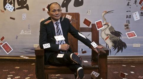 商人 他是亚洲赌王，一夜连赢600万，出老千暴露后，身高从1米7变1米3