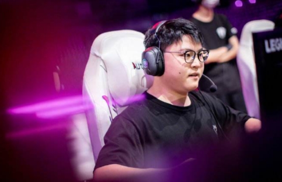 blg|UZI直播表示自己真不抢手，强队都不要他，那么没面子？