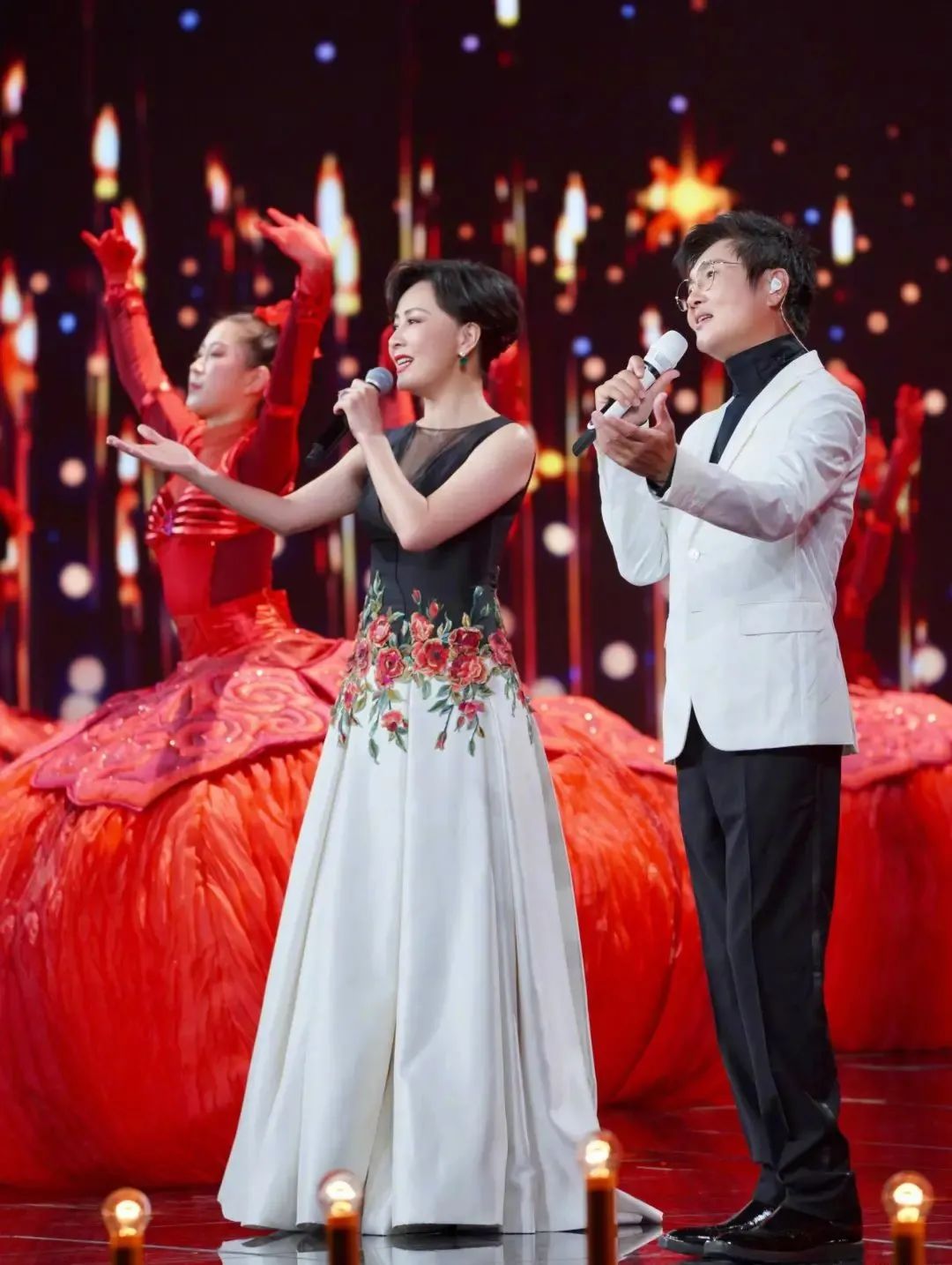 迪丽热巴|迪丽热巴“背后金主”曝光，女明星纷纷抢破头！网友：她一出手必是王炸！