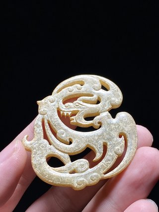 和田玉籽料|汉 和田玉籽料沁色 镂空 龙凤纹玉珮