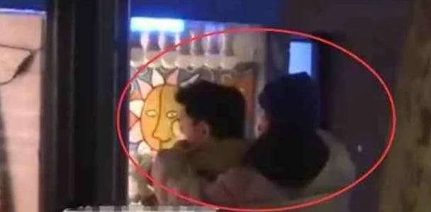 黄渤|针对网络谣言，黄渤甩出一张照片！网友：妥妥的高端辟谣