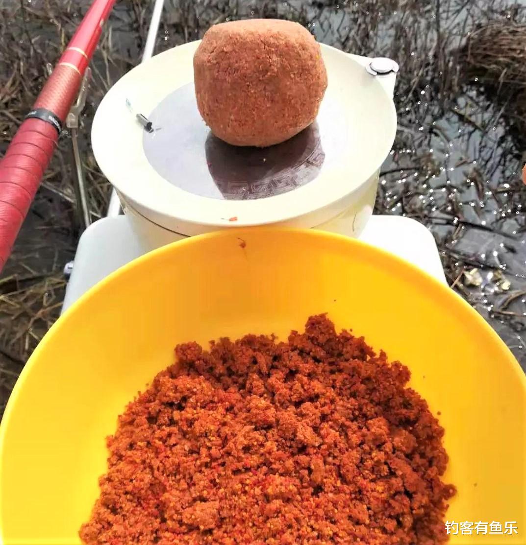 饵料|夏末初秋退水鱼难钓？这样调整钓法，钓的鱼比平时多一倍
