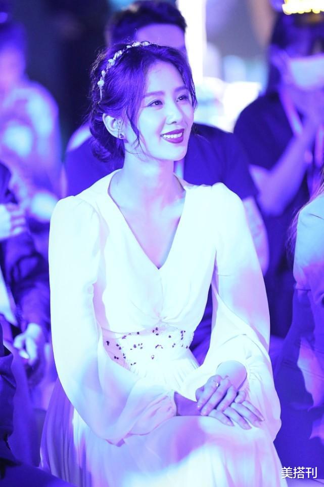 刘诗诗|温柔小仙女上线！刘诗诗一袭白裙出席活动，网友：世界名画级别