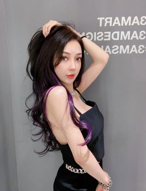 发型|郭美美做新发型摆拍堪比时尚大片,面部精致不自然,像个洋娃娃