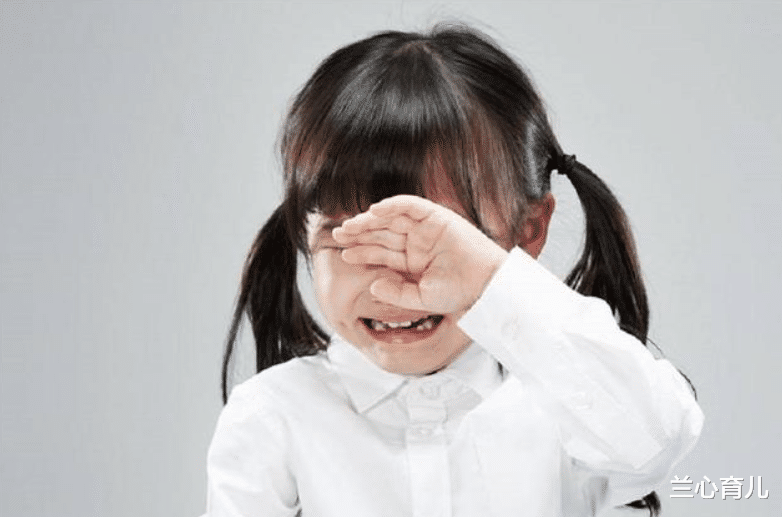 兰心育儿|孩子身上出现针眼,妈妈深夜发家长群声讨,老师:是误会