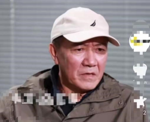 李幼斌|演员李幼斌与友人聚会，穿破洞毛衣喝茅台，“西门庆”李强也在场