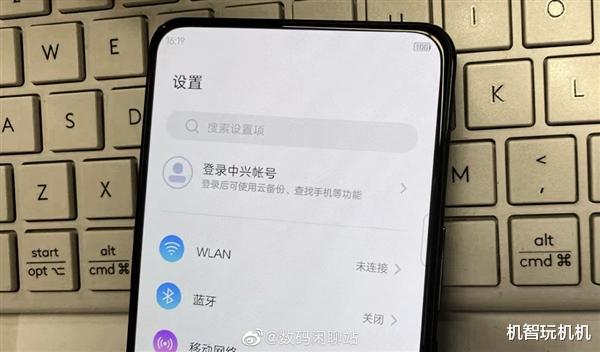亮屏|全球首款第二代屏下镜头手机真机亮屏：这效果太赞了！