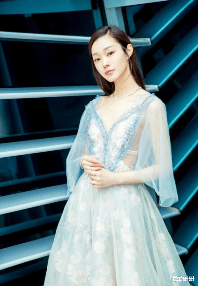 古力娜扎|盘点拥有沙漏身材的八大美女明星，看看谁最迷人？