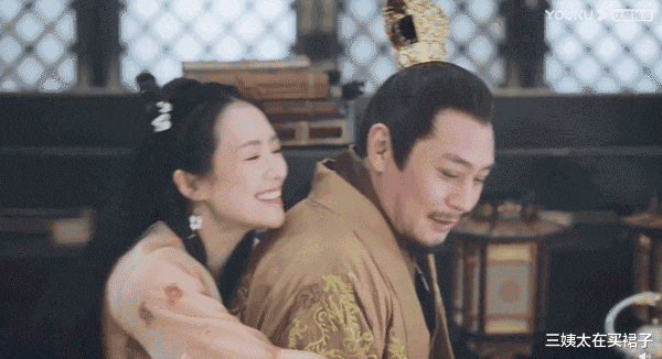 三姨太在买裙子|想要成功的女人，都需要从王儇身上，学习这4个特质