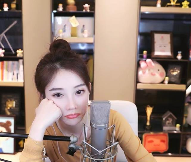 冯提莫|冯提莫新歌上线！献唱国产动画《紫川》主题曲，俩月发布3首单曲