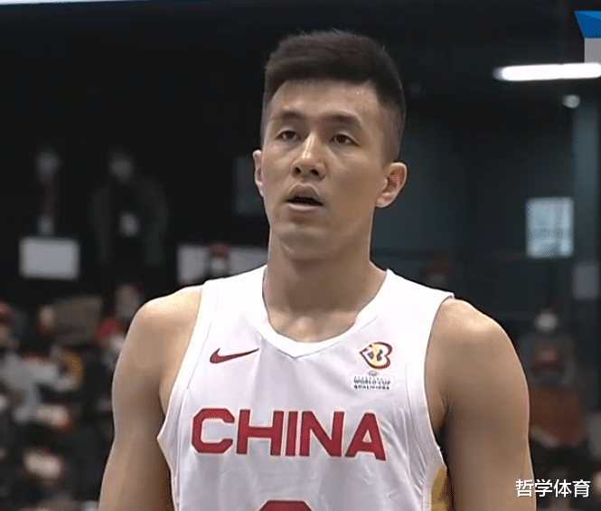 中国男篮|2连胜！给中国男篮球员打分，赵睿9分，赵继伟6分，1人满分