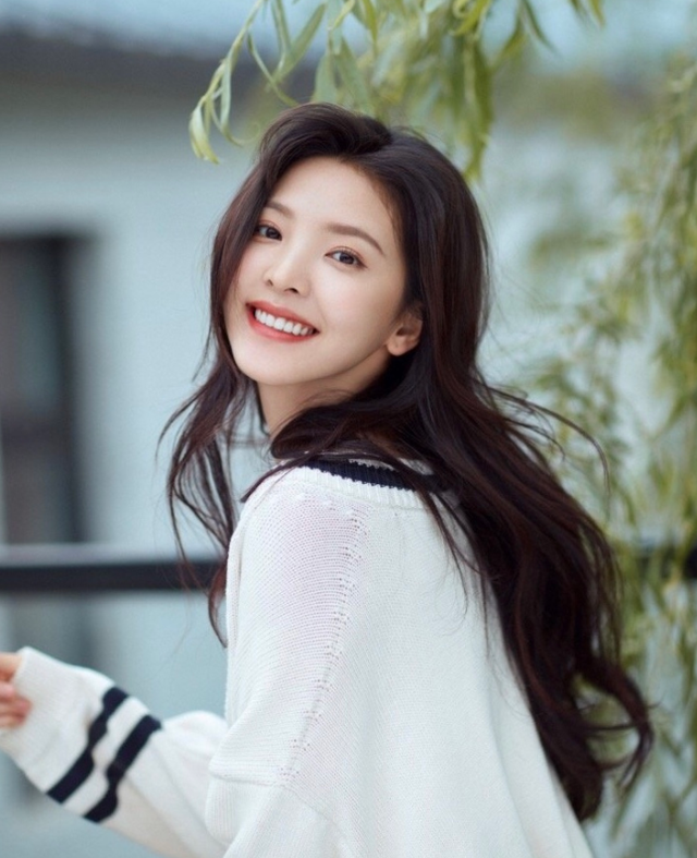 赵露思|25岁章若楠，23岁赵露思，同是初恋脸，一个跻身小花，一个捧不红