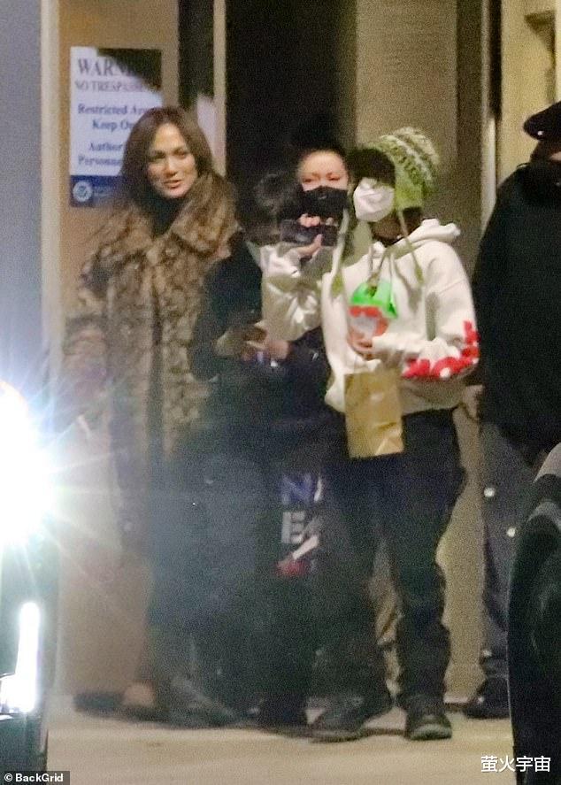 洛杉矶|52岁拉丁天后为爱奔波，与大本一家相聚洛杉矶，两人越来越甜蜜