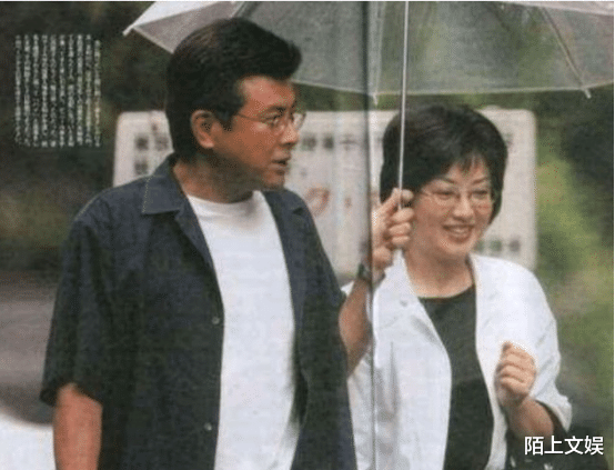 三浦友和|41年前，红极一时的山口百惠嫁给三浦友和，咧嘴笑露出一口小虎牙