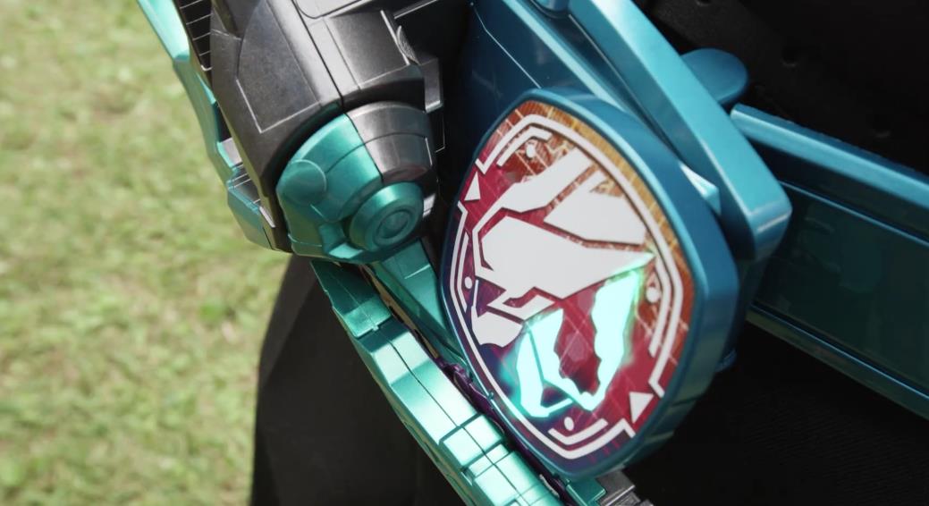 acgn漫评|假面骑士evil变身画面详解 超带感的蝙蝠骑士变身 拉锁成点睛之笔