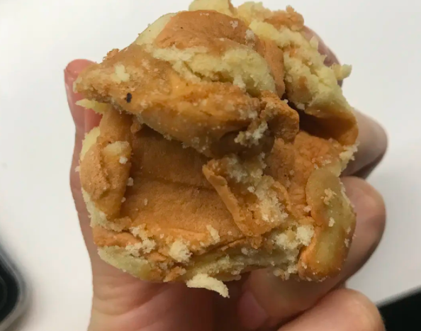 兜妈爱叨叨|宝妈低价购买“蛋糕边”引争议，父母给娃吃“边角料”寒酸吗？