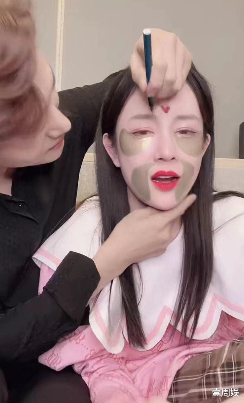 张檬|张檬跟男友在直播间秀恩爱，不小心打翻水盆，瞬间变成落汤鸡！