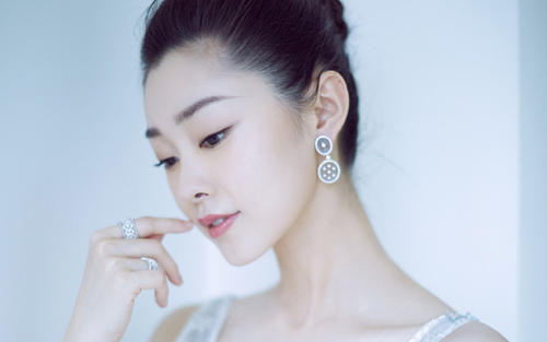 宋轶|32岁的宋轶至今单身，看过她的经历一般人真的不敢娶啊！