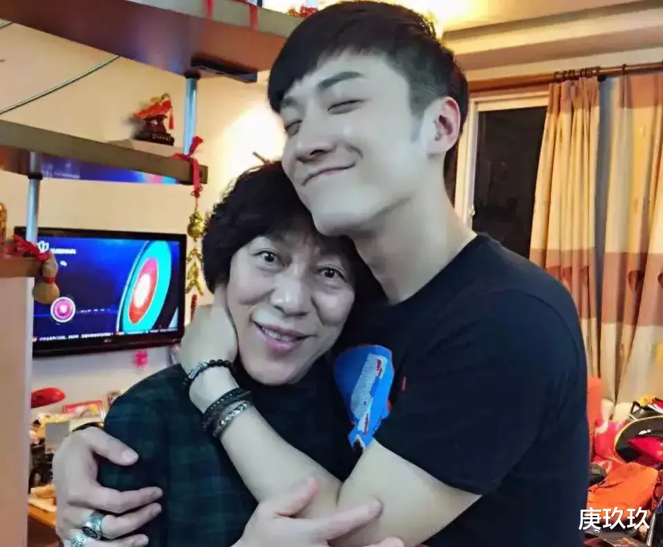 乔任梁|乔任梁走了，网友：他的父母天天吃鲍鱼龙虾山珍海味，怎么吃得下？