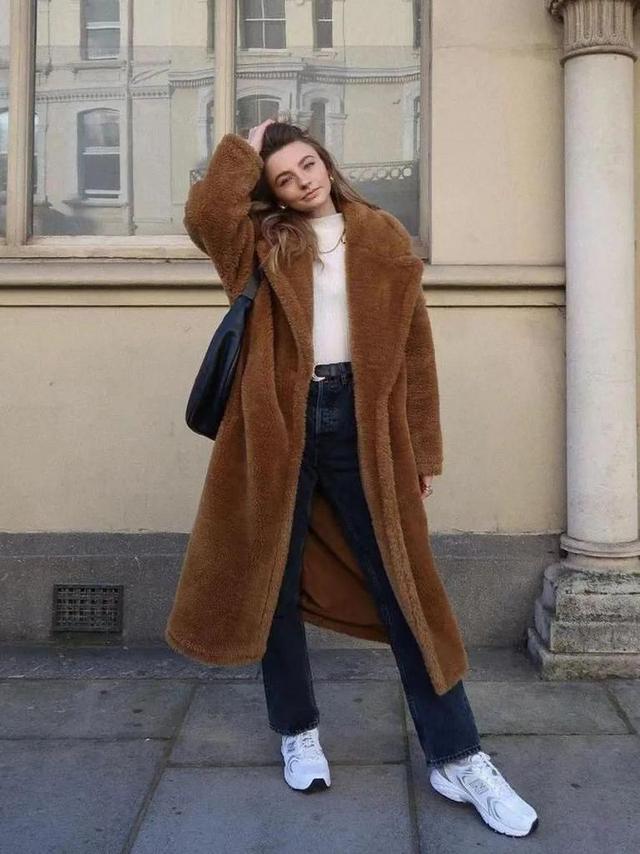 外套|44岁马伊琍亮相机场，一身基础款简单又大方，新发型却有些毁气质