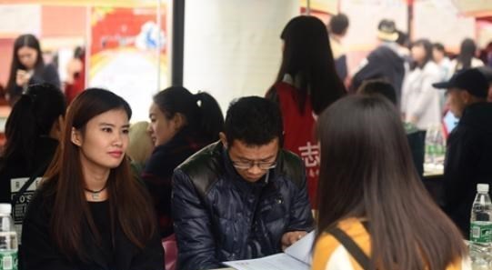 hr|我问HR公司是双休吗，HR无奈：“你才27岁，为何要选择安逸？”