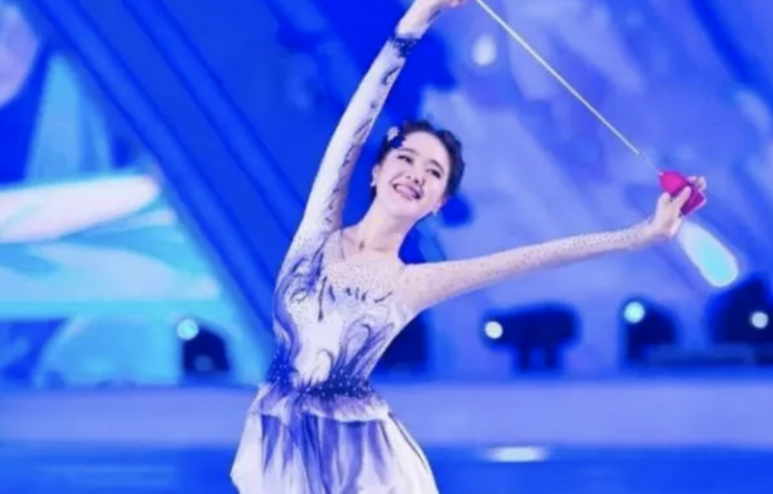 左小青|左小青：带着爱嫁大20岁老公，终究没走到最后，让女儿受到伤害